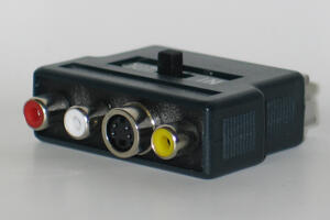Kameratillbehör - Kablar / Kontakter - Scart - Scartadapter 3 x RCA + S-VHS