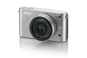 Digitalkameror - Systemkameror - Nikon - Nikon J - Nikon 1 J1 + Nikkor 10/2,8 silver
